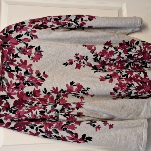 Alfred Dunner Women's Floral Top - Gray and Pink/purple Size 2X - Picture 2 of 2